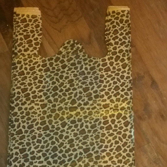 25 leopard t- Shirt Bags 11.5x6x21"