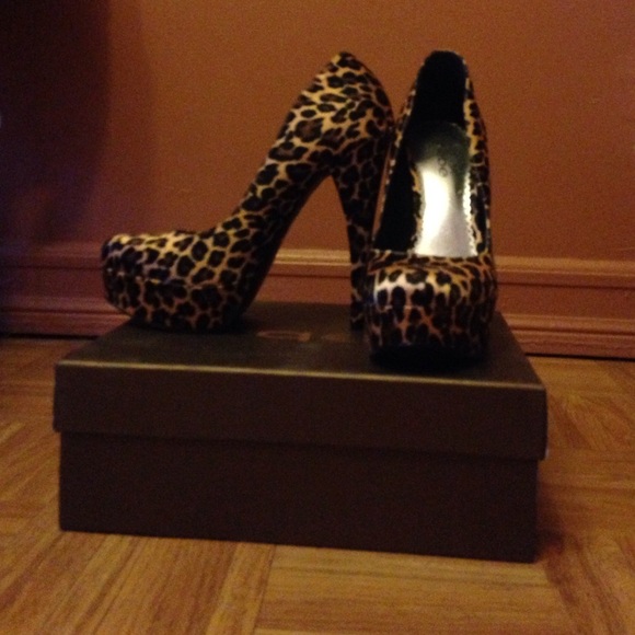 Bebe pumps