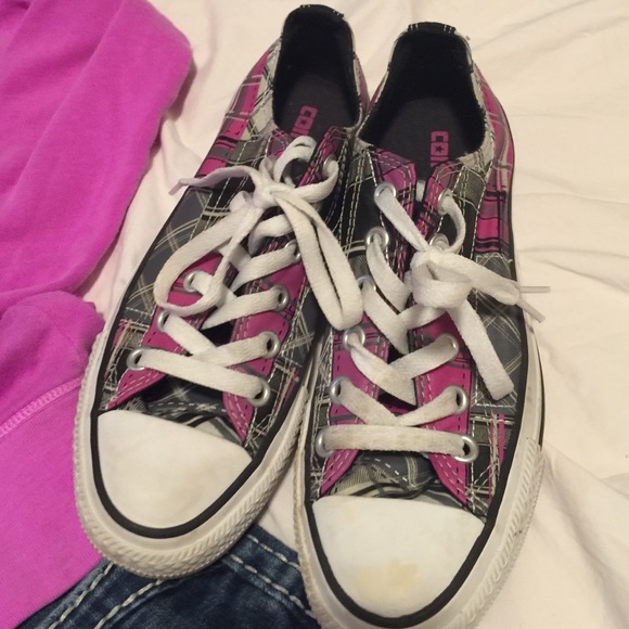 ❤️Fresh Fashion Host Pick❤️Converse Plaid Sneaker. - Picture 4 of 4