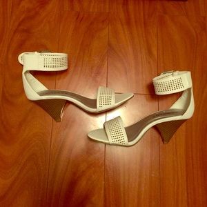 Beautiful White RAMPAGE Heels