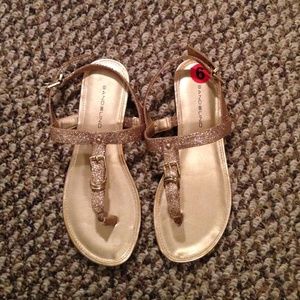 Bandolino gold glitter sandals - women's 6M