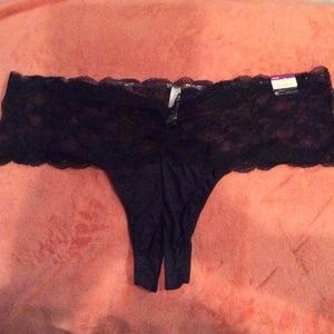 Cacique 26/28 black lace crotchless panties