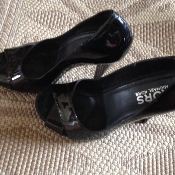 Black MK heels PRICE FIRM - Picture 2 of 4