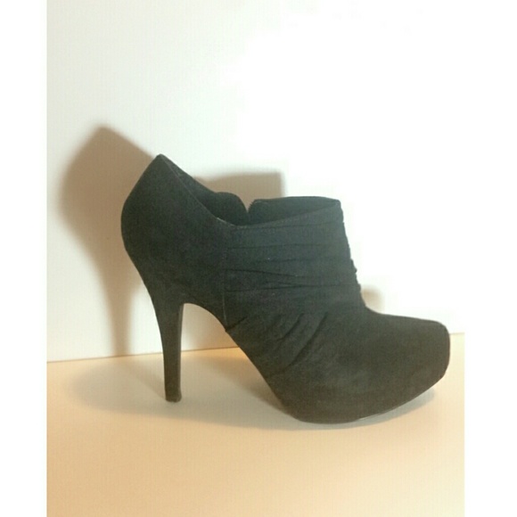 Sz 11 Black Suede Booties