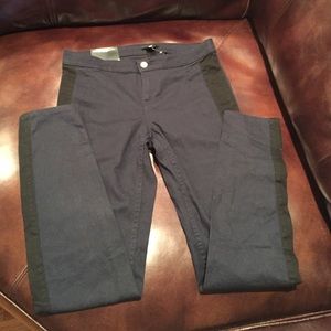 H&M super slim pants sz 8. H&M super slim pants sz 8.