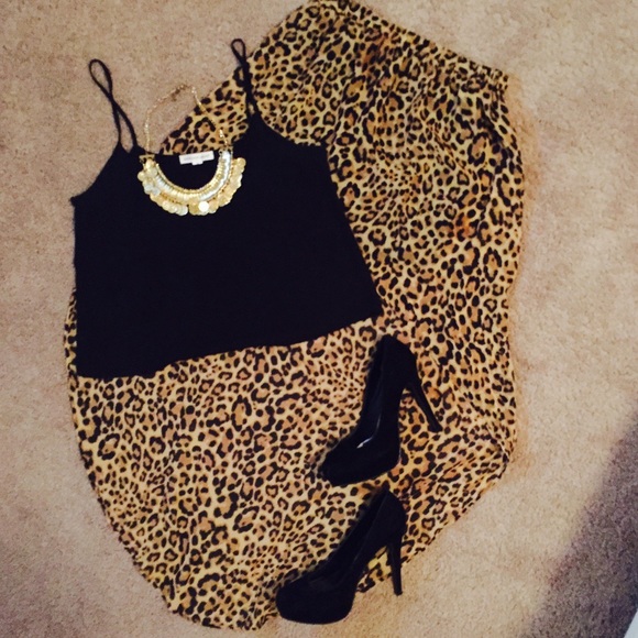 H&M Dresses & Skirts - H&M Hi-low Cheetah Skirt