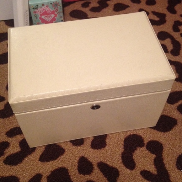 Wolf Designs  Accessories - Wolf Designs jewelry box