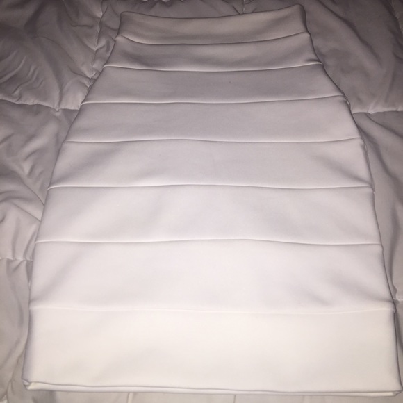 Stretchy white pencil skirt Small