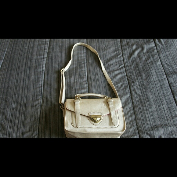 F21 Cute satchel