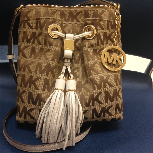 Michael kors crossbody
