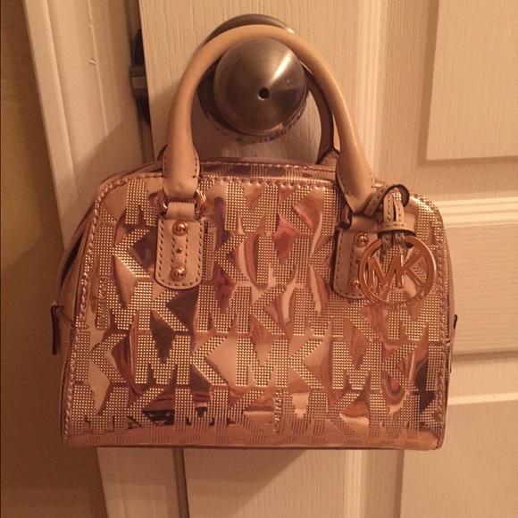 👜🎀 really cute Michael Kors handbag 🎀👜