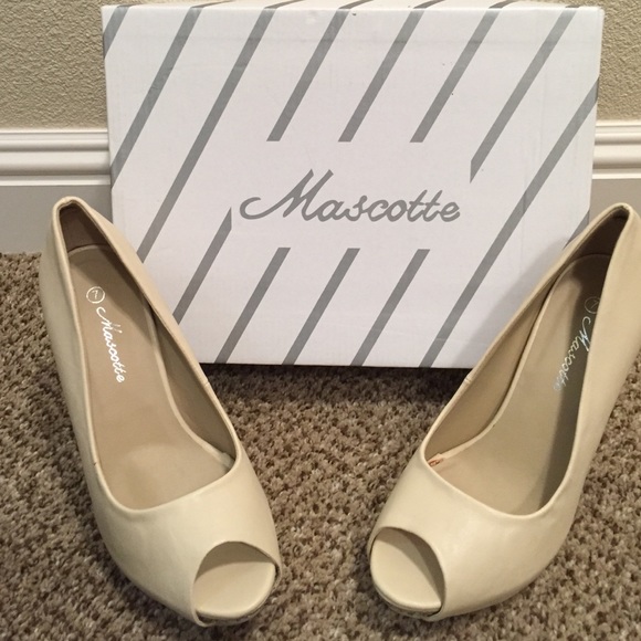 Mascotte nude color pump