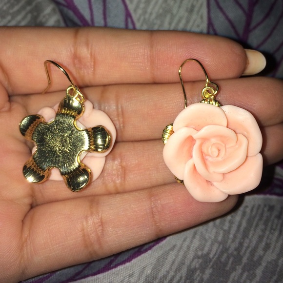 Pink rose earrings - Picture 2 of 2