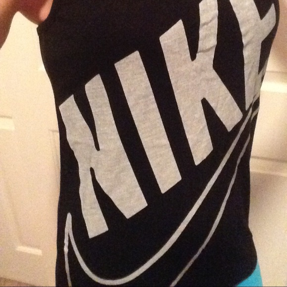 SOLD Nike black tank - Picture 4 of 4