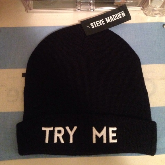 ✨REDUCED ✨Steve Madden Skully