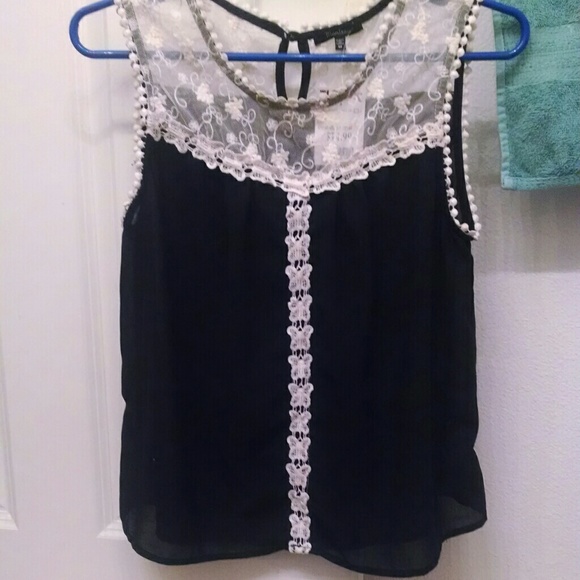 Black and white lace sleeveless blouse/ tank top