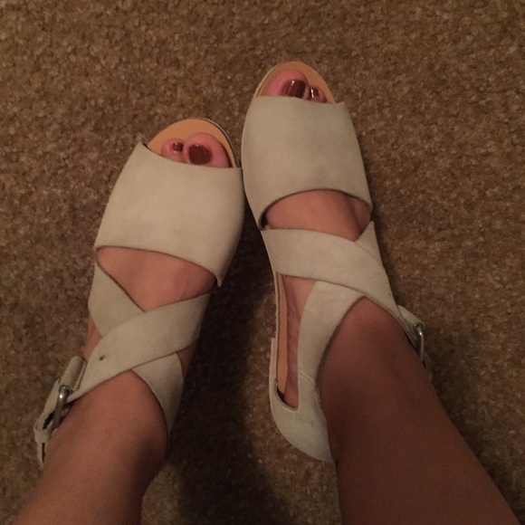 amazing, soft gray sandals