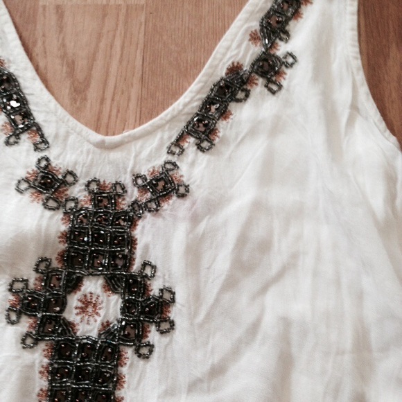 EUC Beaded tank - Picture 2 of 2