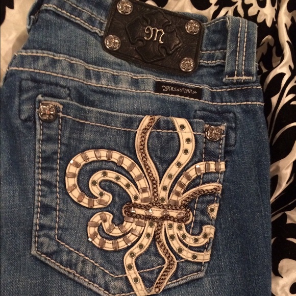 🚫sold in a bundle😊 Miss Me Skinny Jeans