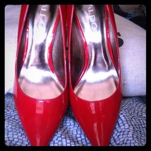 Almost new RED ALDO PUMPS👠