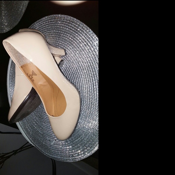 Jaclyn Smith "Tori" nude womens shoes 8 1/2M