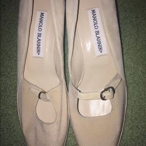 Manolo Blahnik Nude Kitten Heel Pump