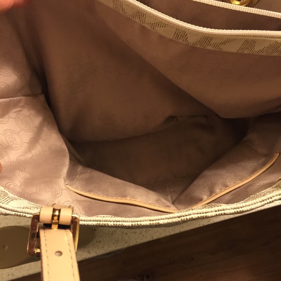 Michael kors purse - Picture 3 of 3