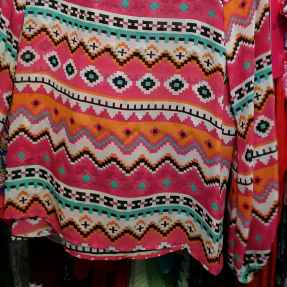 5 STAR Rated Vibrant Aztec Print Flowy Sheer - Picture 3 of 4