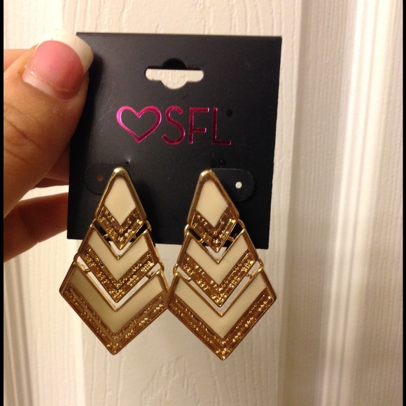 Accessories - New Aztec Earrings Gold & White