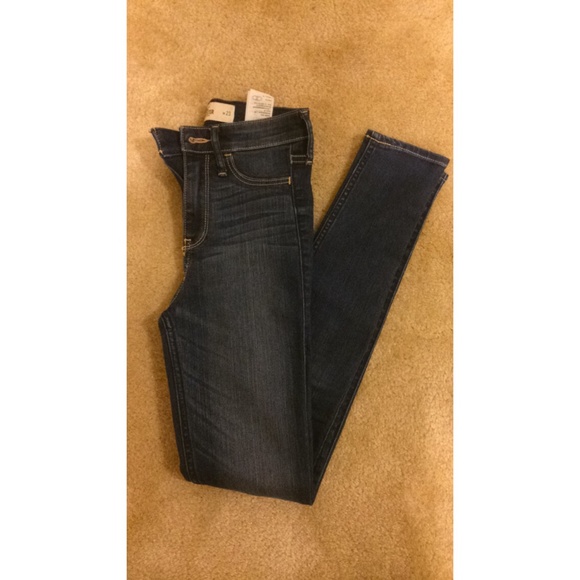High waisted Hollister jeans! (new without tags)