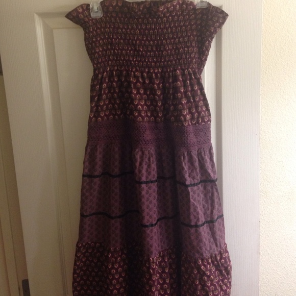 maxi maroonish  can fit up to size 14 sisters!!
