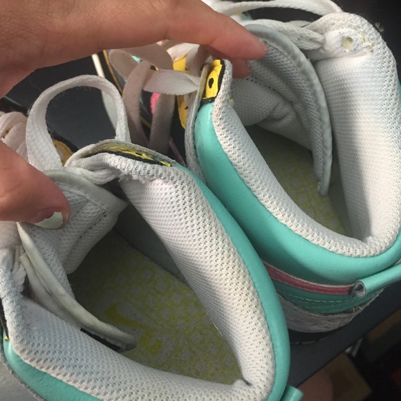 Shoes - Picture 3 of 4