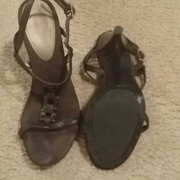 Bandolino  chocolate 3inch sandals