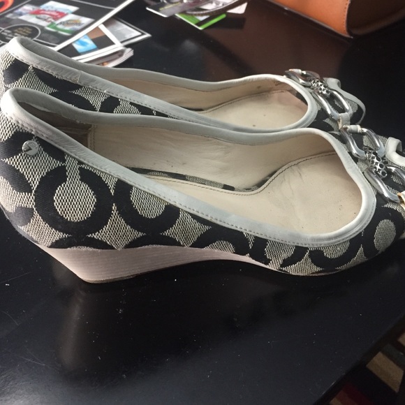 Shoes - Picture 3 of 4