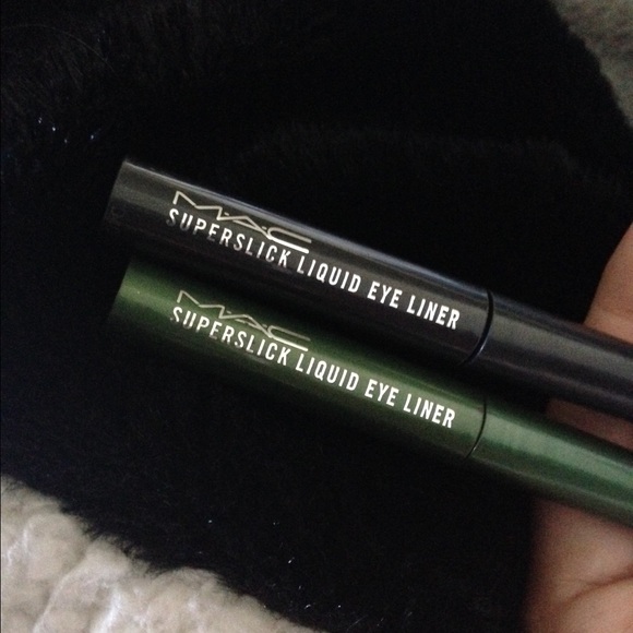 MAC liquid eye liner