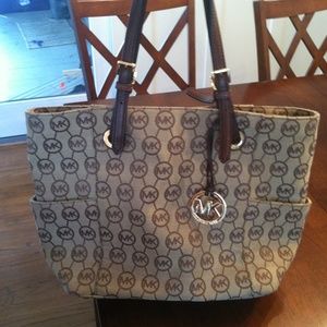 Michael kors signature tote