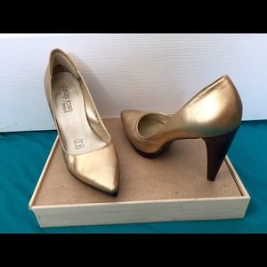 Size 7 Gold Heels
