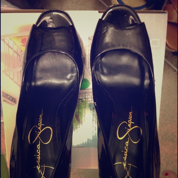 Jessica Simpson "Darius" heels