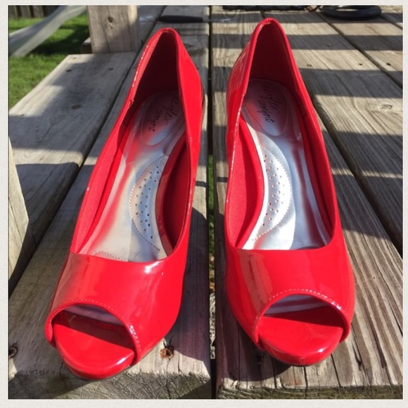 Shoes - Women's Sexy and Comfy Red Peep Toe Pumps