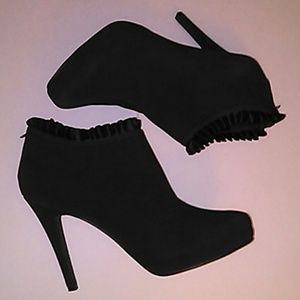 Black Booties with Zipper in Back