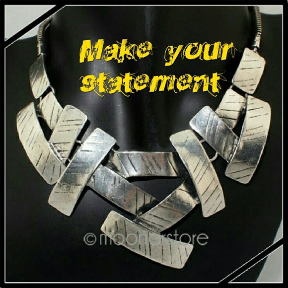 🎀Flash Sale🎀Silver plate statement necklace - Picture 1 of 2