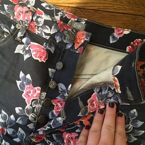 Citizens of Humanity Jeans - Floral Printed Denim Citizens of Humanity Shorts Citizens of Humanity Jeans - Floral Printed Denim Citizens of Humanity Shorts