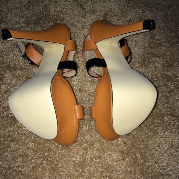 NWOT shoedazzle Vivi heeled sandals - Picture 2 of 3