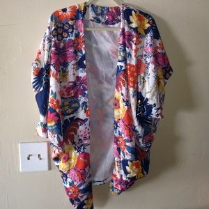 NWOT never worn kimono sz L
