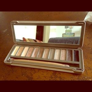 Urban Decay Naked 2 eyeshadow palette *AUTHENTIC*