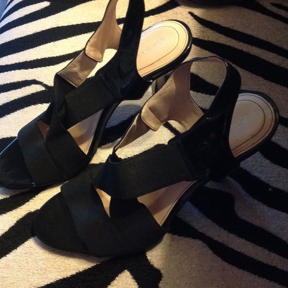 SOLD IN BUNDLE AWESOMEAMIE - CALVIN KLEIN SANDALS! - Picture 2 of 4
