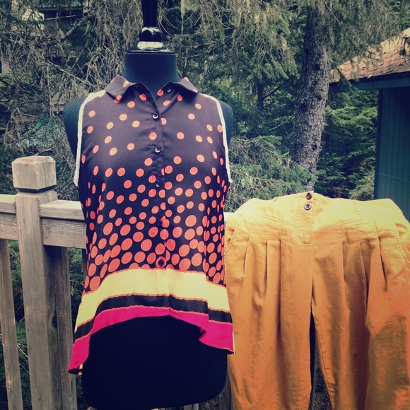 Vintage Top. 💛💛💛sheer back