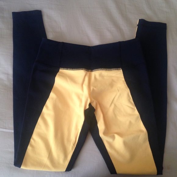 Lululemon dark blue/yellow wunder under size 6