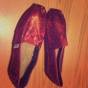 Red sparkle toms