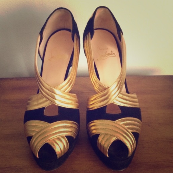 ❤️SOLD❤️Authentic Red bottoms Christian louboutin